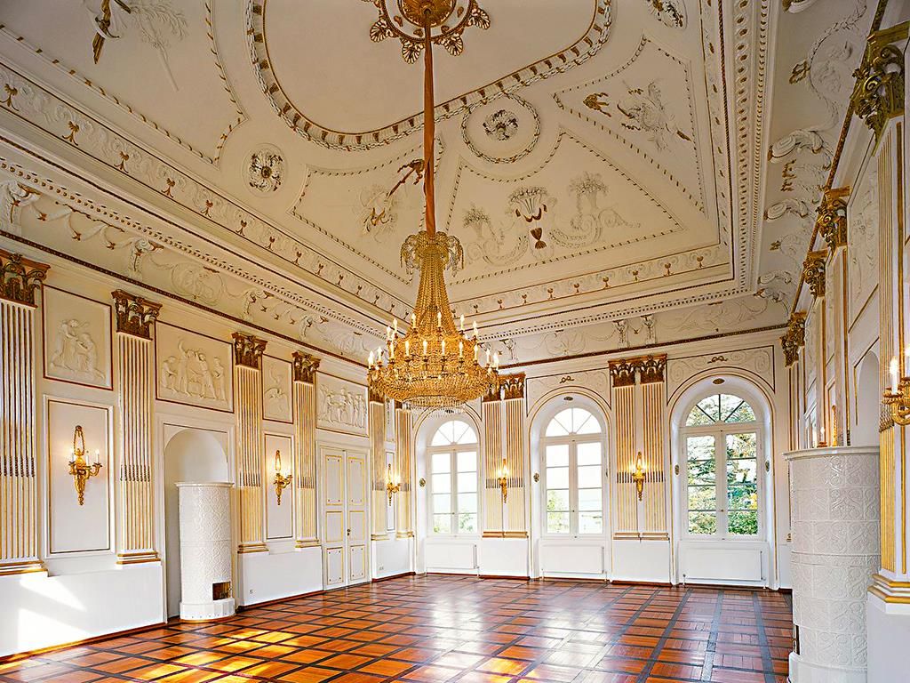 Белый зал дворца Фантази (Fantaisie Palace White Hall)